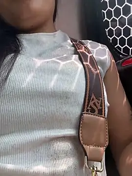 Snapshot of lunagonzales_lima_2007 chatting on 15, 2, 2025 lunagonzales lima 2007 online show from 15, 2, 2025