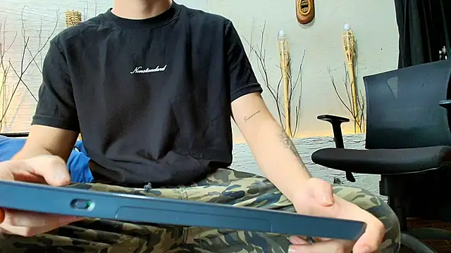 Snapshot of MarcoVitto chatting on 2, 10, 2025 MarcoVitto online show from 2, 10, 2025