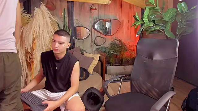 Snapshot of MarcoVitto chatting on 14, 11, 2025 MarcoVitto online show from 14, 11, 2025