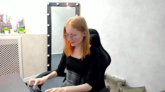 Snapshot of ElizabethHarpper chatting on 7, 3, 2025 ElizabethHarpper online show from 7, 3, 2025