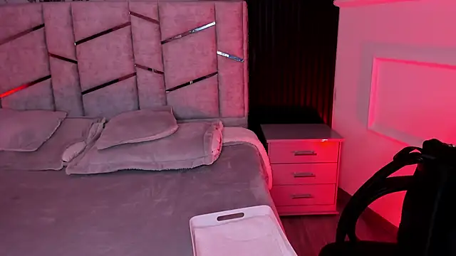 Snapshot of daniiphoeniixx chatting on 2, 12, 2025 daniiphoeniixx online show from 2, 12, 2025