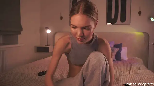 alittlestarrr online show from 22, 2, 2025