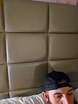 Snapshot of StruggleSnuggles chatting on 5, 1, 2025 StruggleSnuggles online show from 5, 1, 2025