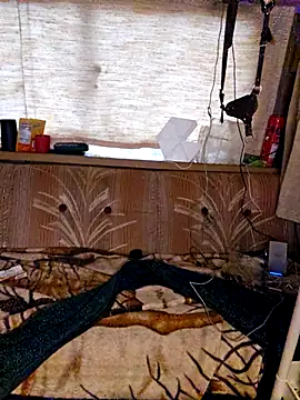 Snapshot of StruggleSnuggles chatting on 5, 11, 2025 StruggleSnuggles online show from 5, 11, 2025