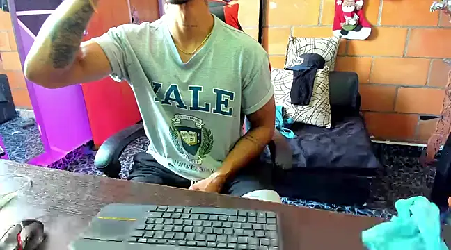 Adam Valenciia online show from 30, 1, 2025