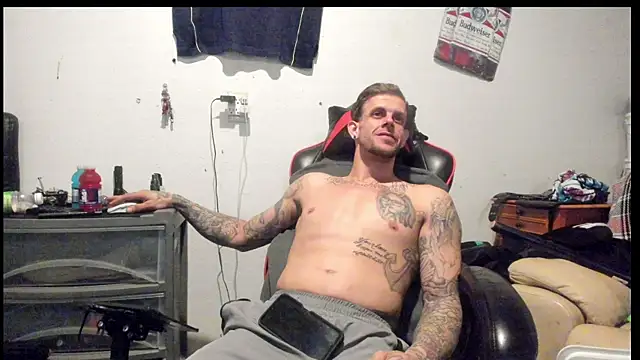 Snapshot of JamesMichael88 chatting on 4, 3, 2025 JamesMichael88 online show from 4, 3, 2025