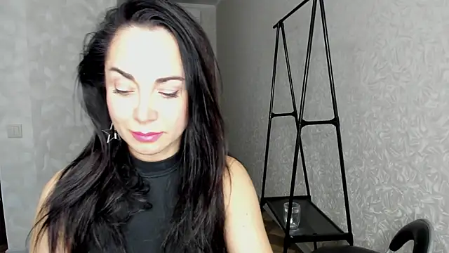 Monica Weiss online show from 4, 3, 2025