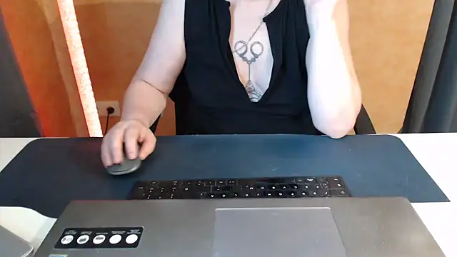 Snapshot of Sweet_Phoenix chatting on 7, 6, 2026 Sweet Phoenix online show from 7, 6, 2026