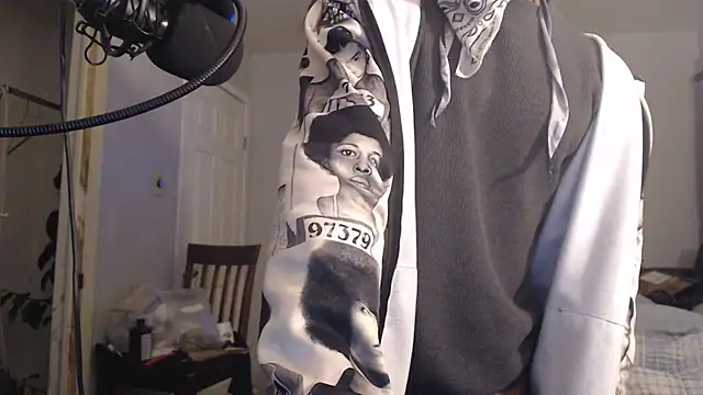 Snapshot of dominatingblacklove chatting on 16, 2, 2025 dominatingblacklove online show from 16, 2, 2025