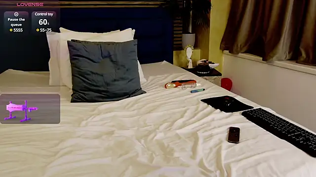 Snapshot of SamaraSinn chatting on 8, 3, 2025 SamaraSinn online show from 8, 3, 2025