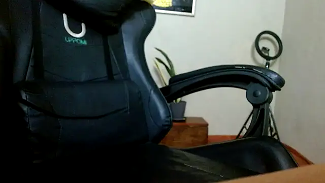 Snapshot of Dirtydiva1 chatting on 24, 9, 2025 Dirtydiva1 online show from 24, 9, 2025