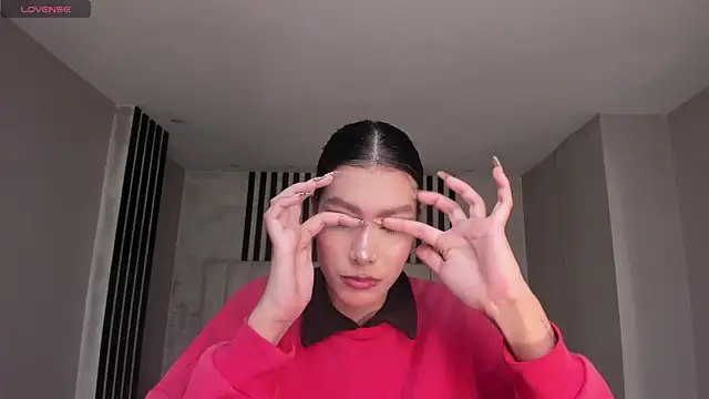 NiaSalvatore online show from 11, 9, 2025