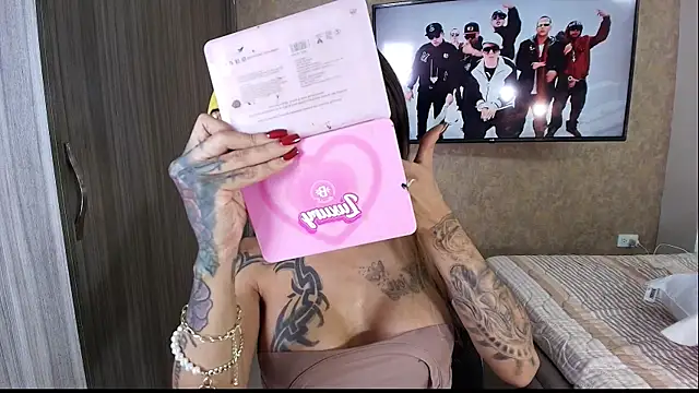 Snapshot of sexy_melany_xxx chatting on 5, 12, 2024 sexy melany xxx online show from 5, 12, 2024