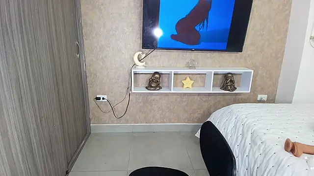 Snapshot of sexy_melany_xxx chatting on 13, 12, 2024 sexy melany xxx online show from 13, 12, 2024