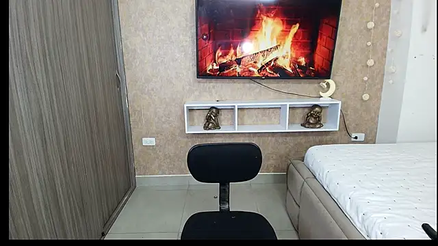 Snapshot of sexy_melany_xxx chatting on 22, 12, 2024 sexy melany xxx online show from 22, 12, 2024