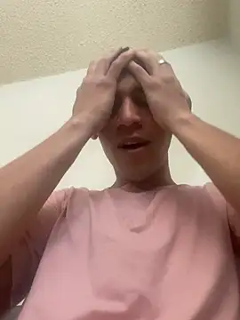 Snapshot of leisurelycriminal chatting on 1, 1, 2025 leisurelycriminal online show from 1, 1, 2025