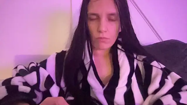 dixie leigh online show from 8, 1, 2025