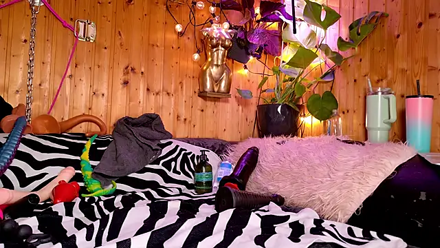 Snapshot of maaandyy69 chatting on 5, 2, 2025 maaandyy69 online show from 5, 2, 2025