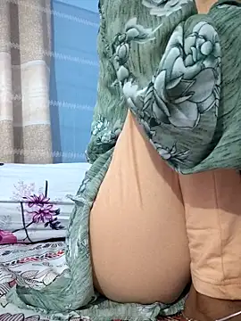 Snapshot of 124pakhi chatting on 4, 10, 2025 124pakhi online show from 4, 10, 2025