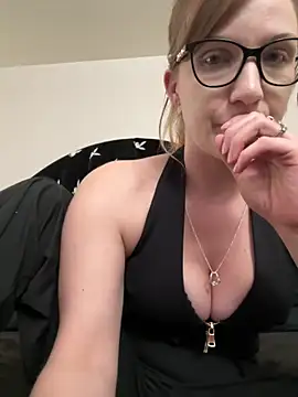 Snapshot of Kitty_DaCocks chatting on 2, 12, 2025 Kitty DaCocks online show from 2, 12, 2025