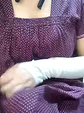 Snapshot of mallupriyapriya chatting on 6, 1, 2025 mallupriyapriya online show from 6, 1, 2025