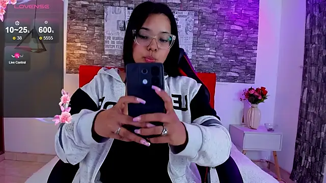 Snapshot of Emily_sc chatting on 20, 1, 2025 Emily sc online show from 20, 1, 2025