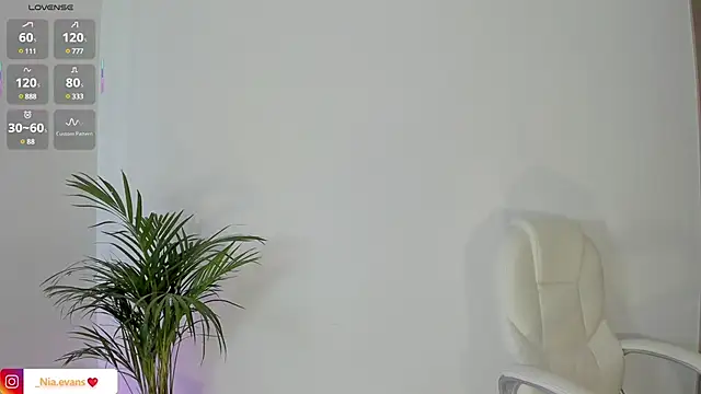 NiiaEvanss online show from 3, 3, 2025