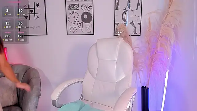 NiiaEvanss online show from 4, 10, 2025