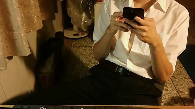 Snapshot of KYU890428 chatting on 14, 11, 2025 KYU890428 online show from 14, 11, 2025