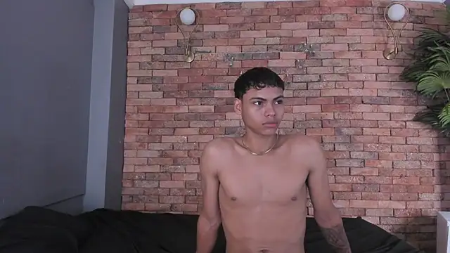 Snapshot of adam_piarse01 chatting on 23, 11, 2025 adam piarse01 online show from 23, 11, 2025