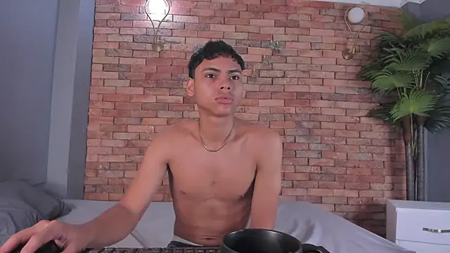 Snapshot of adam_piarse01 chatting on 25, 11, 2025 adam piarse01 online show from 25, 11, 2025