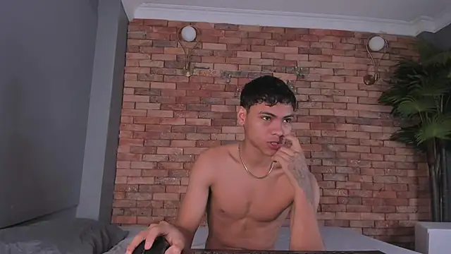 Snapshot of adam_piarse01 chatting on 27, 11, 2025 adam piarse01 online show from 27, 11, 2025