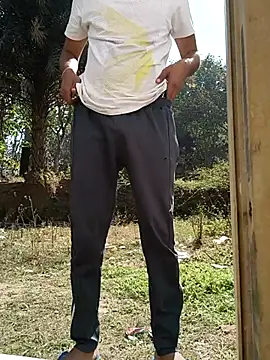 Snapshot of aryan_8051 chatting on 5, 12, 2025 aryan 8051 online show from 5, 12, 2025