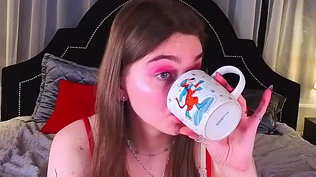 Snapshot of VITA_TESS chatting on 17, 12, 2025 VITA TESS online show from 17, 12, 2025