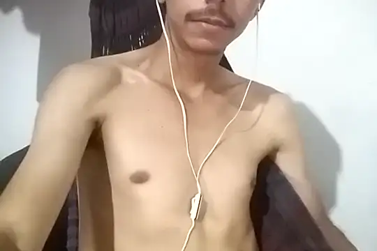 Snapshot of MagrinhoSaradoo chatting on 2, 2, 2025 MagrinhoSaradoo online show from 2, 2, 2025