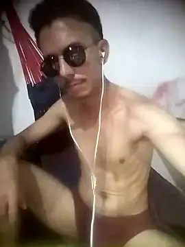 Snapshot of MagrinhoSaradoo chatting on 4, 2, 2025 MagrinhoSaradoo online show from 4, 2, 2025