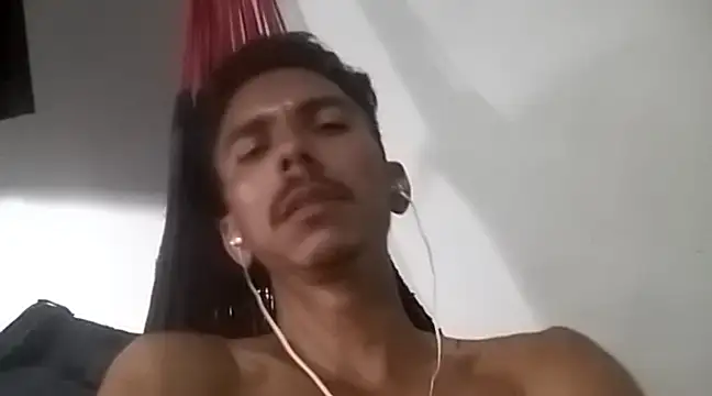 Snapshot of MagrinhoSaradoo chatting on 20, 2, 2025 MagrinhoSaradoo online show from 20, 2, 2025