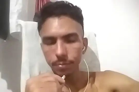 Snapshot of MagrinhoSaradoo chatting on 3, 3, 2025 MagrinhoSaradoo online show from 3, 3, 2025