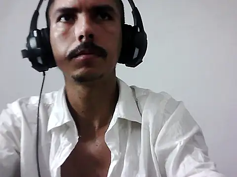 Snapshot of MagrinhoSaradoo chatting on 2, 11, 2025 MagrinhoSaradoo online show from 2, 11, 2025