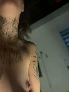 Snapshot of Izy_cute_ chatting on 2, 2, 2025 Izy cute online show from 2, 2, 2025