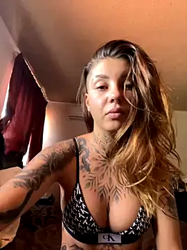 Snapshot of Izy_cute_ chatting on 11, 9, 2025 Izy cute online show from 11, 9, 2025