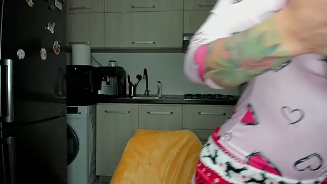 Snapshot of NNNoire chatting on 8, 2, 2025 NNNoire online show from 8, 2, 2025