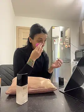 Snapshot of NNNoire chatting on 26, 11, 2025 NNNoire online show from 26, 11, 2025