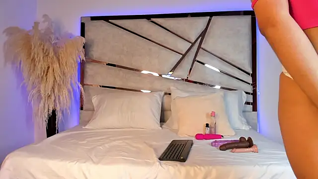 Snapshot of ssofijohnsonx chatting on 8, 1, 2025 ssofijohnsonx online show from 8, 1, 2025