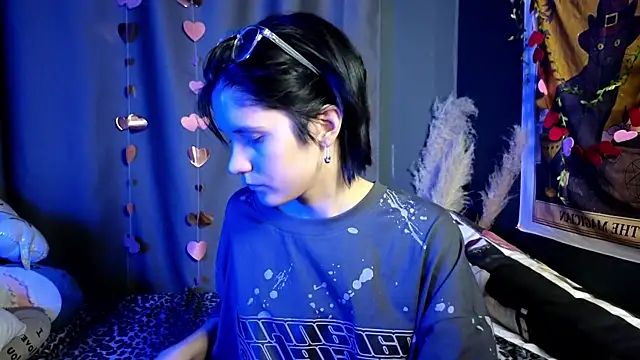 Snapshot of Hyeon_Jin chatting on 23, 2, 2025 Hyeon Jin online show from 23, 2, 2025