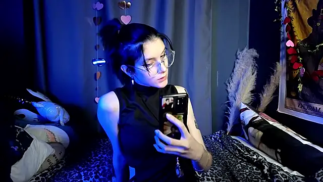 Snapshot of Hyeon_Jin chatting on 24, 2, 2025 Hyeon Jin online show from 24, 2, 2025