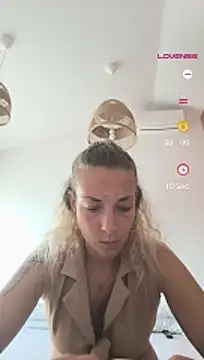 Snapshot of thefrenchkiss25 chatting on 29, 4, 2026 thefrenchkiss25 online show from 29, 4, 2026