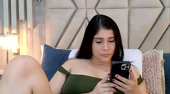 MilaRux online show from 4, 2, 2025