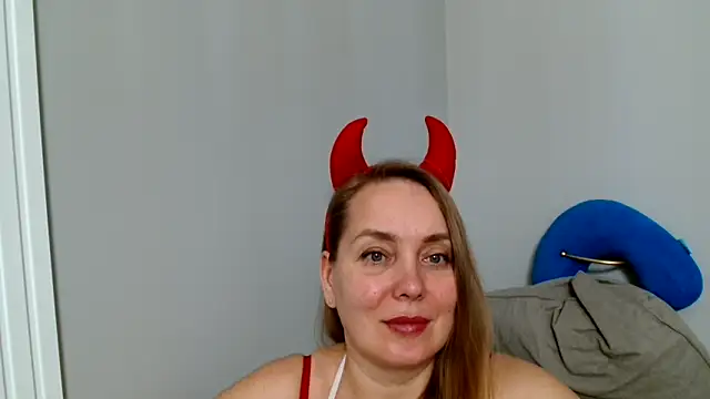 Lolawhite8 online show from 18, 3, 2025