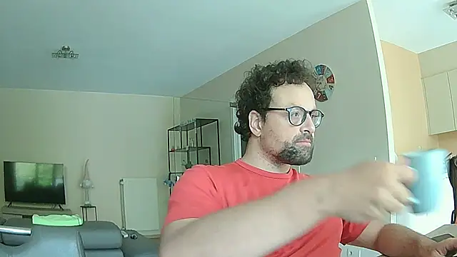 Snapshot of littlehairyman chatting on 10, 9, 2025 littlehairyman online show from 10, 9, 2025